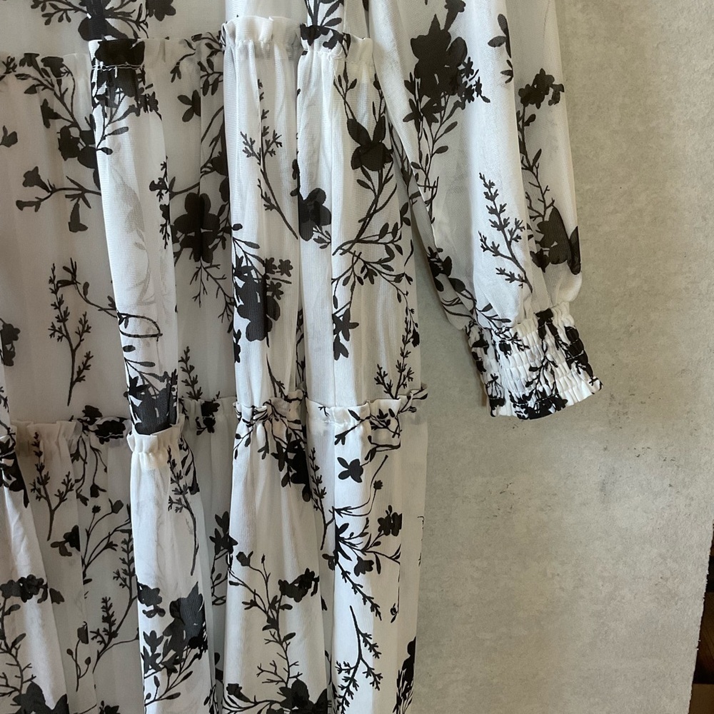 Ember Floral Black and White Dress. NWT. Size S - Picture 3 of 9